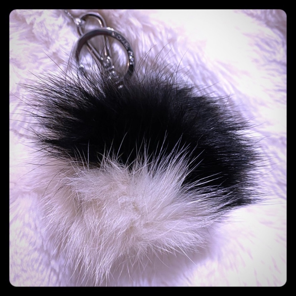 COPY - ~MK BLACK/WHITE FUR POM POM KEYCHAIN ~